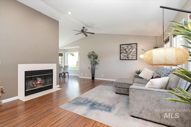 8806 W Midland St, Boise, ID 83704