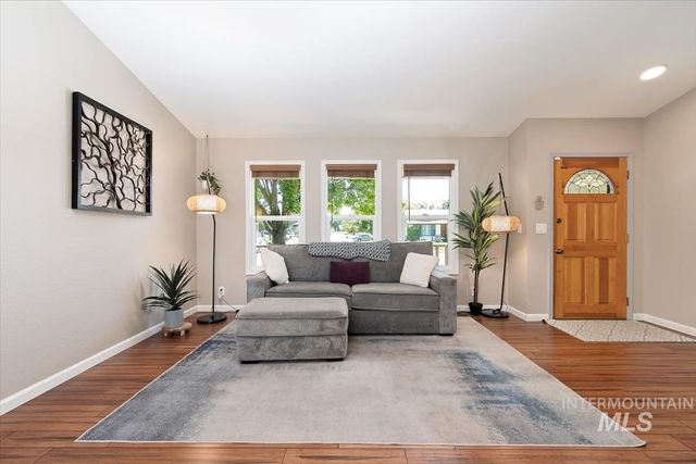 8806 W Midland St, Boise, ID 83704