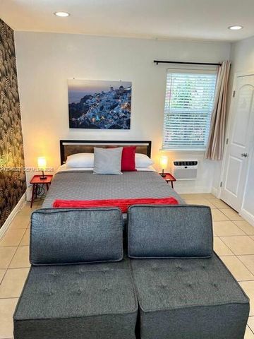 620 SW 7th St 1-6, Fort Lauderdale, FL 33315