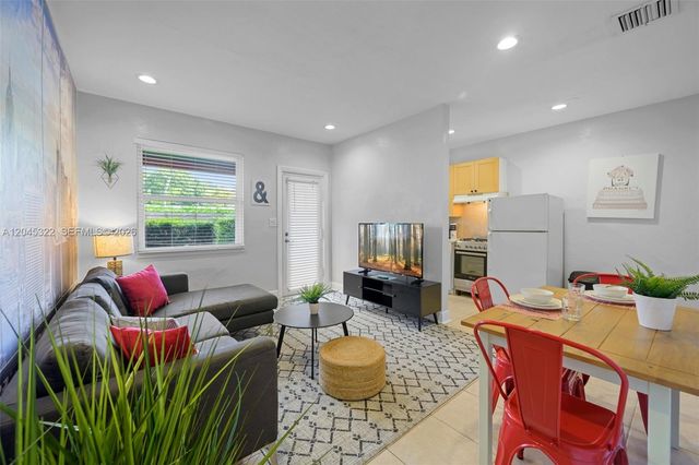 620 SW 7th St 1-6, Fort Lauderdale, FL 33315