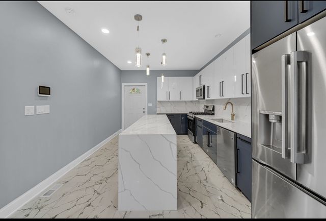 37 N Lotus Avenue, Chicago, IL 60644