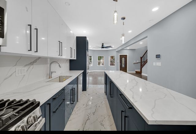 37 N Lotus Avenue, Chicago, IL 60644