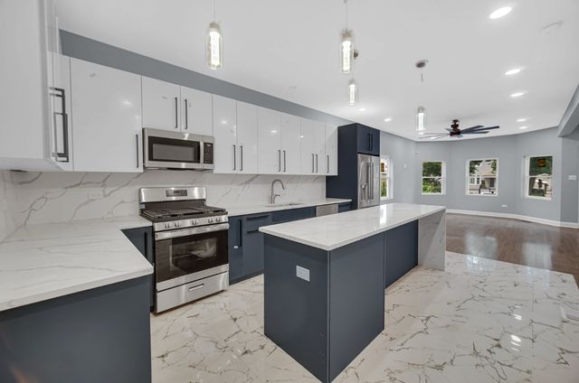 37 N Lotus Avenue, Chicago, IL 60644