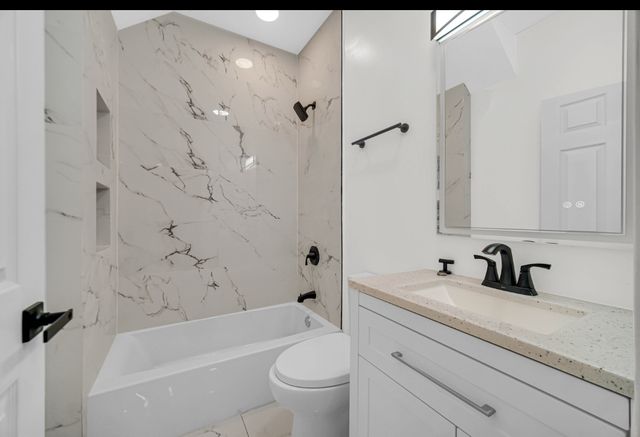 37 N Lotus Avenue, Chicago, IL 60644