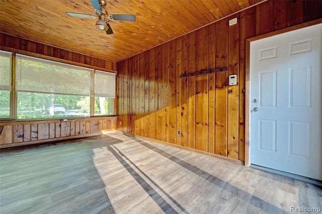 5890 Grange Hall Road, Holly, MI 48442