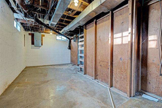 5890 Grange Hall Road, Holly, MI 48442