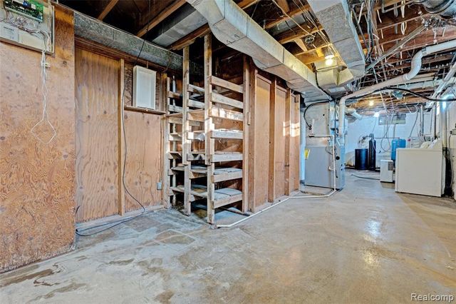 5890 Grange Hall Road, Holly, MI 48442