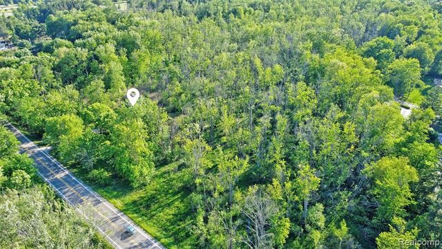 5890 Grange Hall Road, Holly, MI 48442