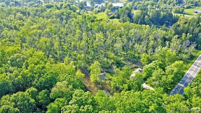 5890 Grange Hall Road, Holly, MI 48442