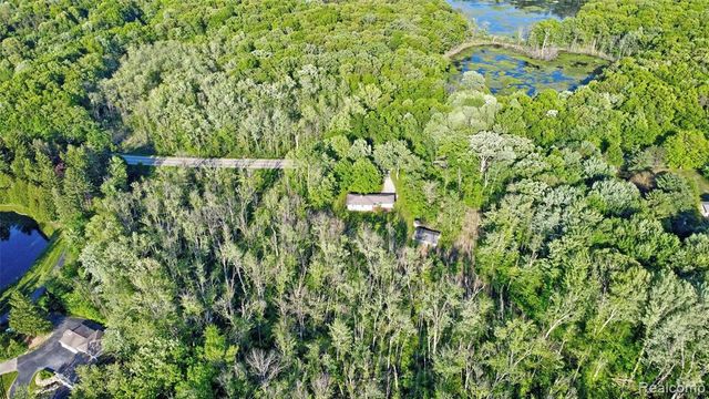 5890 Grange Hall Road, Holly, MI 48442