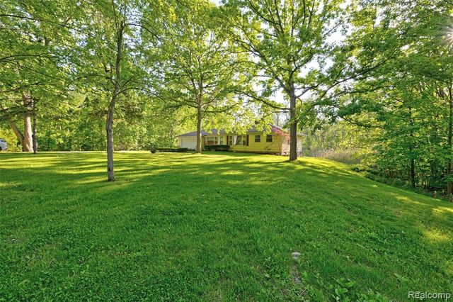 5890 Grange Hall Road, Holly, MI 48442