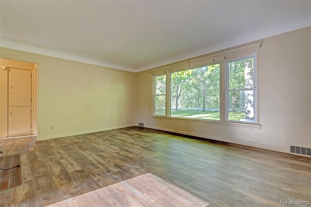 5890 Grange Hall Road, Holly, MI 48442