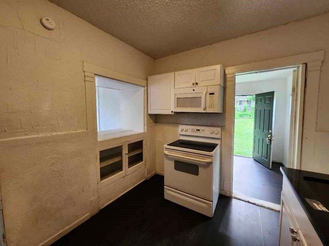 2920 Garfield Avenue, Kansas City, MO 64109