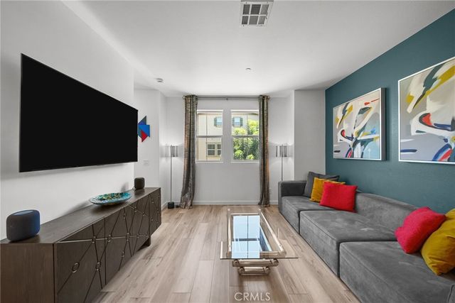 7239 N Cedar Rd, Van Nuys, CA 91405