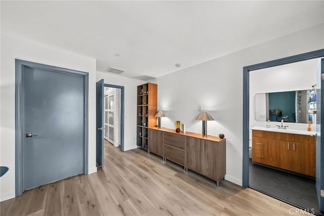 7239 N Cedar Rd, Van Nuys, CA 91405