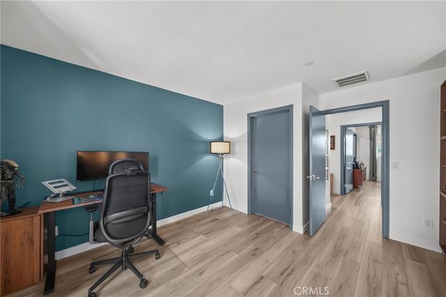 7239 N Cedar Rd, Van Nuys, CA 91405
