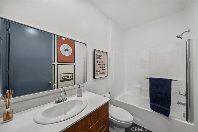 7239 N Cedar Rd, Van Nuys, CA 91405