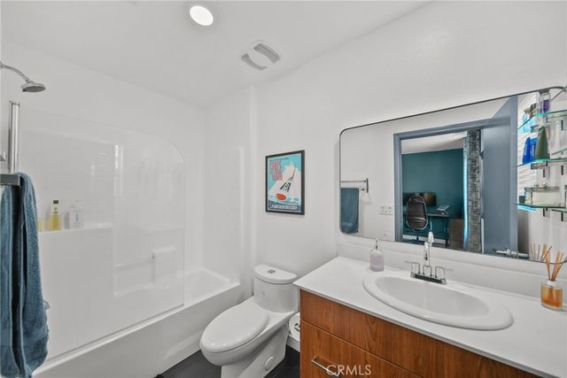 7239 N Cedar Rd, Van Nuys, CA 91405