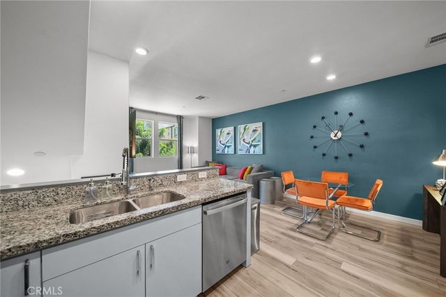 7239 N Cedar Rd, Van Nuys, CA 91405