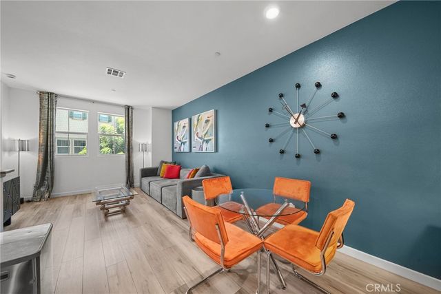 7239 N Cedar Rd, Van Nuys, CA 91405
