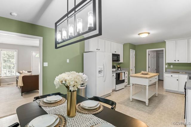 2736 Knobbly Ct, Chester, VA 23831