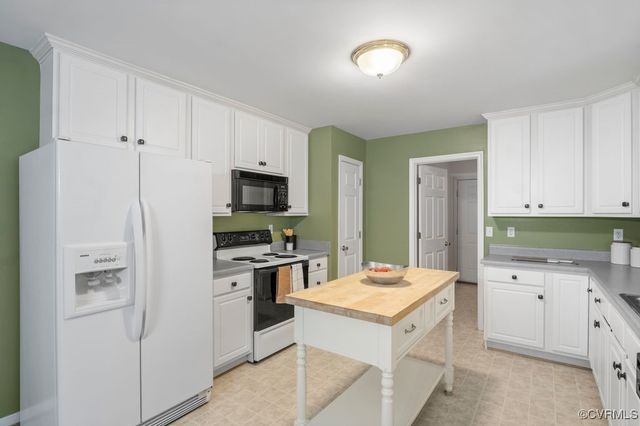 2736 Knobbly Ct, Chester, VA 23831
