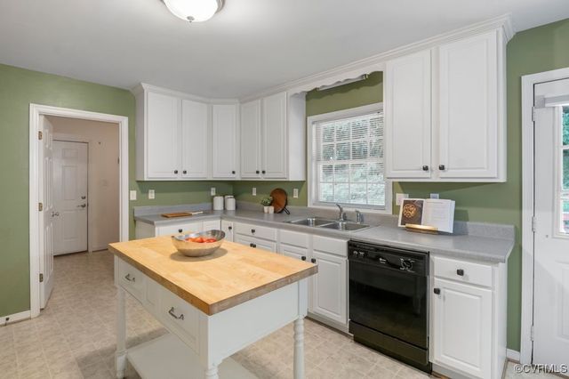 2736 Knobbly Ct, Chester, VA 23831