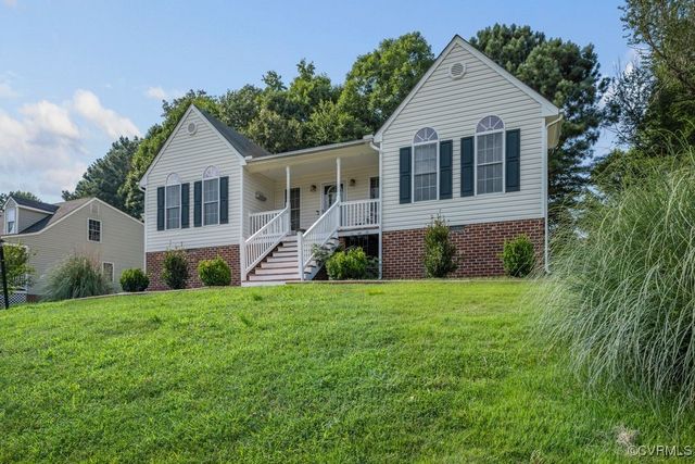 2736 Knobbly Ct, Chester, VA 23831