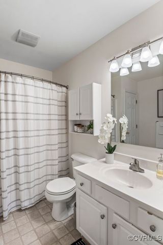 2736 Knobbly Ct, Chester, VA 23831