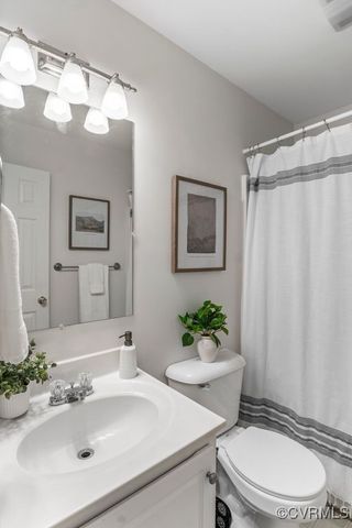 2736 Knobbly Ct, Chester, VA 23831