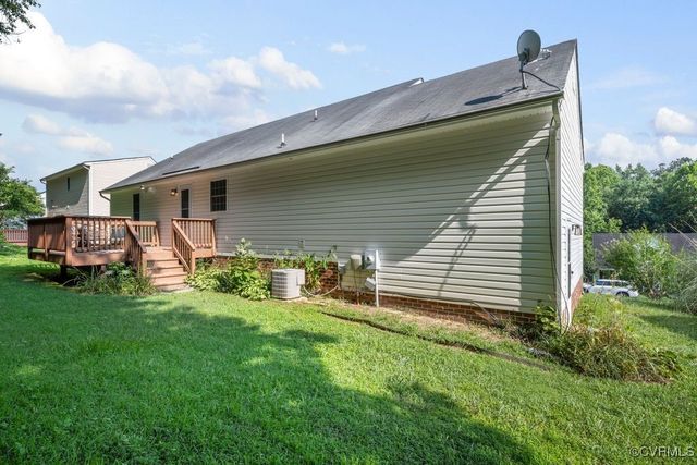 2736 Knobbly Ct, Chester, VA 23831