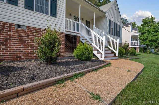 2736 Knobbly Ct, Chester, VA 23831