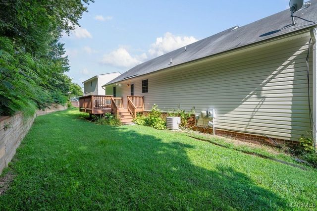 2736 Knobbly Ct, Chester, VA 23831