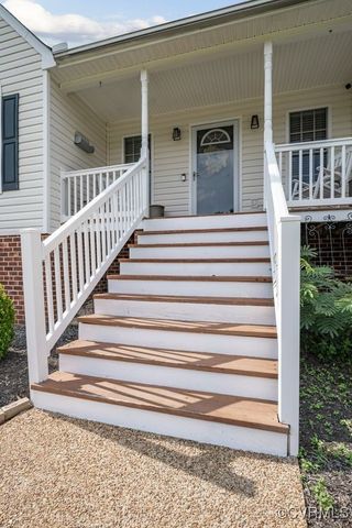 2736 Knobbly Ct, Chester, VA 23831