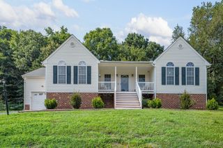 2736 Knobbly Ct, Chester, VA 23831