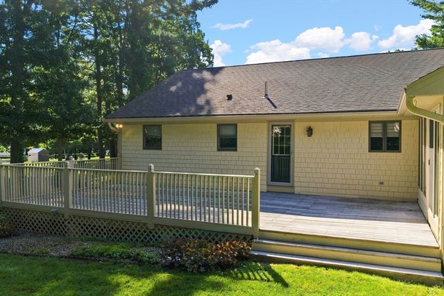 24 Orchard St, Berkley, MA 02779