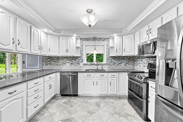 24 Orchard St, Berkley, MA 02779