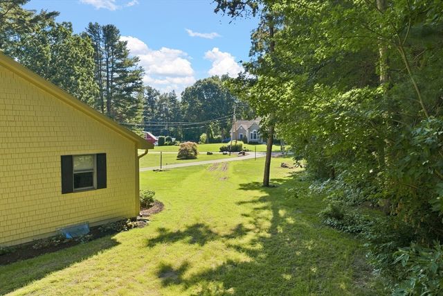 24 Orchard St, Berkley, MA 02779