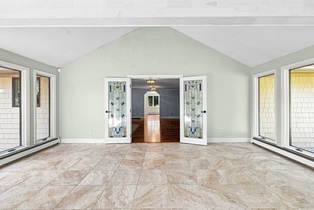 24 Orchard St, Berkley, MA 02779