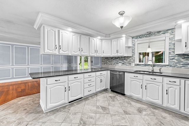 24 Orchard St, Berkley, MA 02779