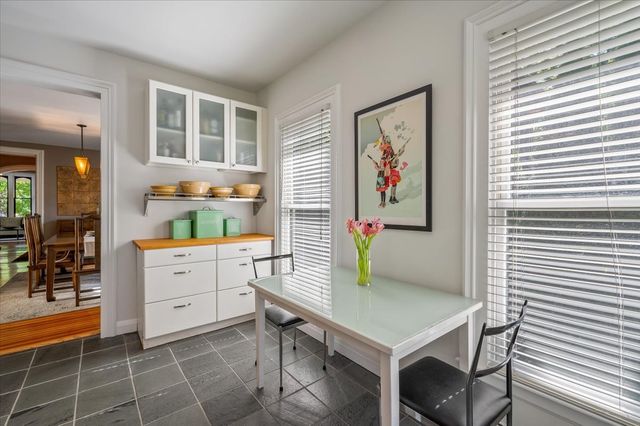 305 N Ridgeland Avenue, Oak Park, IL 60302