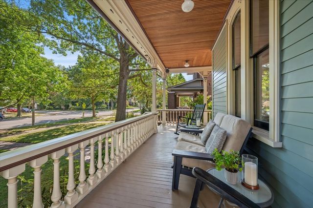 305 N Ridgeland Avenue, Oak Park, IL 60302