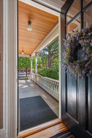 305 N Ridgeland Avenue, Oak Park, IL 60302