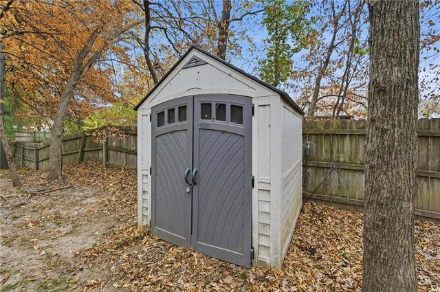 7024 N Mercier Court, Kansas City, MO 64118