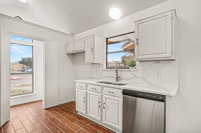 2008 Greenview Drive A, Carrollton, TX 75010