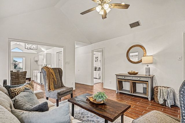 2008 Greenview Drive A, Carrollton, TX 75010