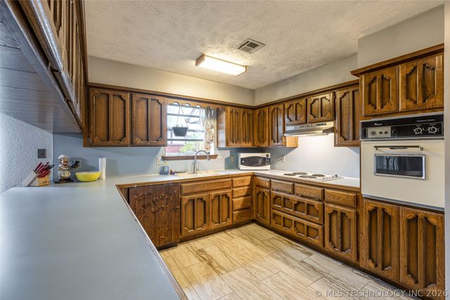 1022 N Miller Drive, Claremore, OK 74017