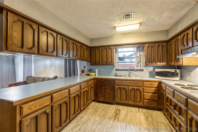 1022 N Miller Drive, Claremore, OK 74017