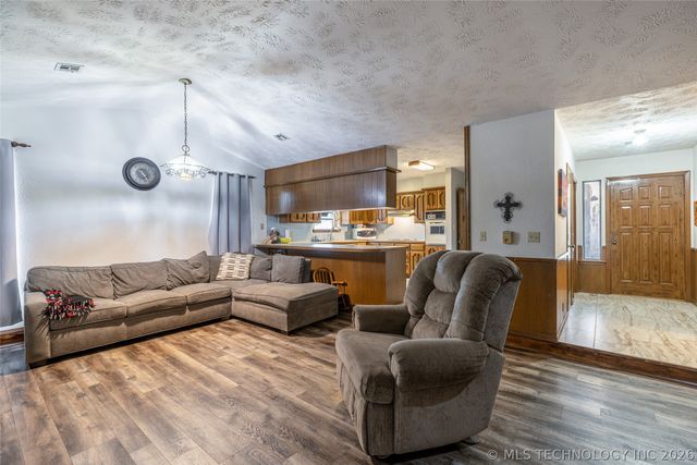 1022 N Miller Drive, Claremore, OK 74017