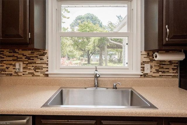 7395 Nelson DR, Gloucester, VA 23061